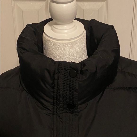 Crown & Ivy Black Puffer Vest, women’s size medium - Picture 2 of 7